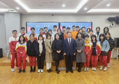 黃永毅總裁應(yīng)邀到貴陽一中為即將畢業(yè)的國際班學生授課