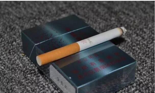 黃鶴樓游泳回歸，爺爺輩最喜愛的香煙品牌